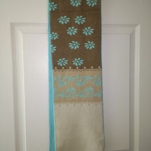 Elegant Floral Patterned Scarf